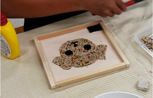 石を使ったモザイク張りの作品